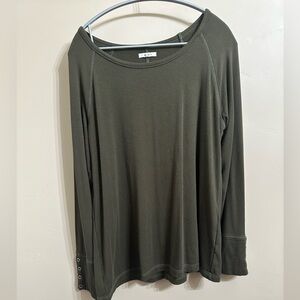 Soft Essential Crew Neck Snap Cuff Top